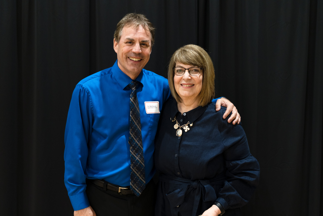 Lori Hale Receives Crystal Apple Leadership Award Pendleton School